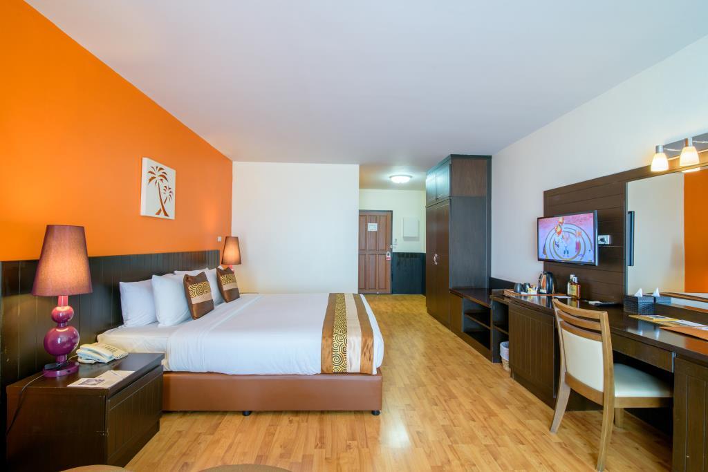 Golden Beach Cha-Am Hotel Exterior photo