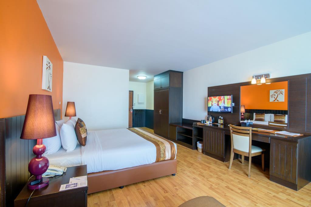 Golden Beach Cha-Am Hotel Exterior photo