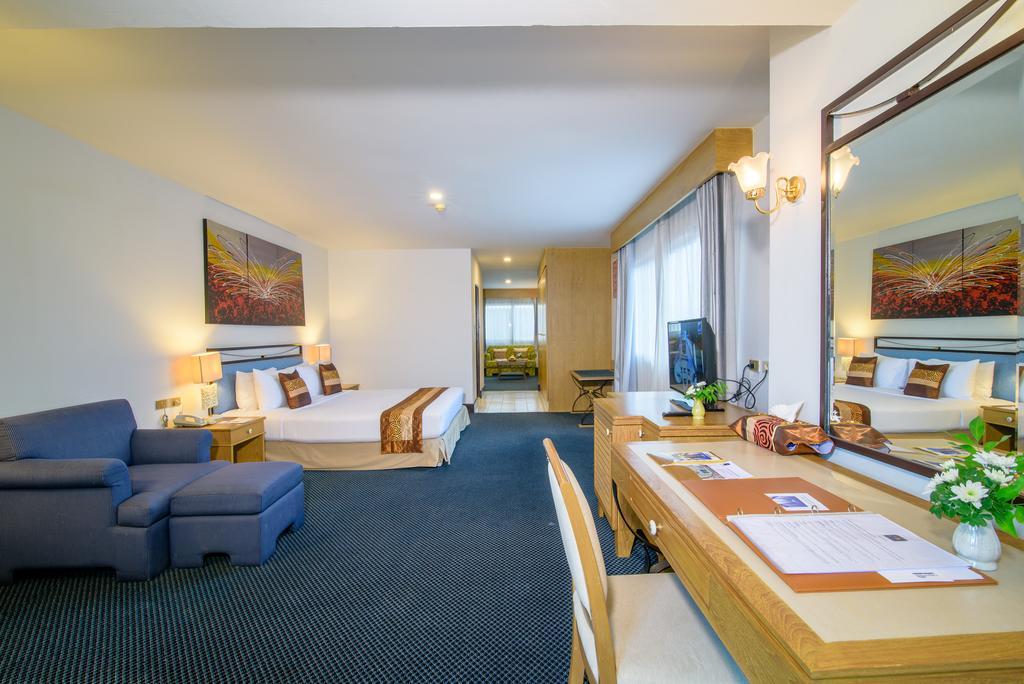 Golden Beach Cha-Am Hotel Exterior photo