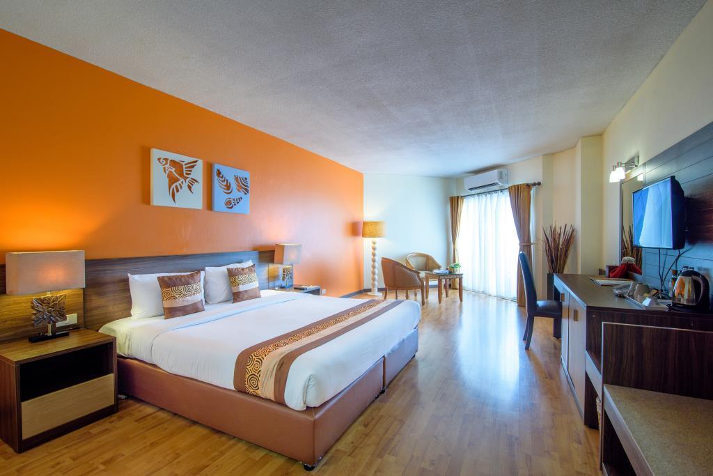 Golden Beach Cha-Am Hotel Exterior photo