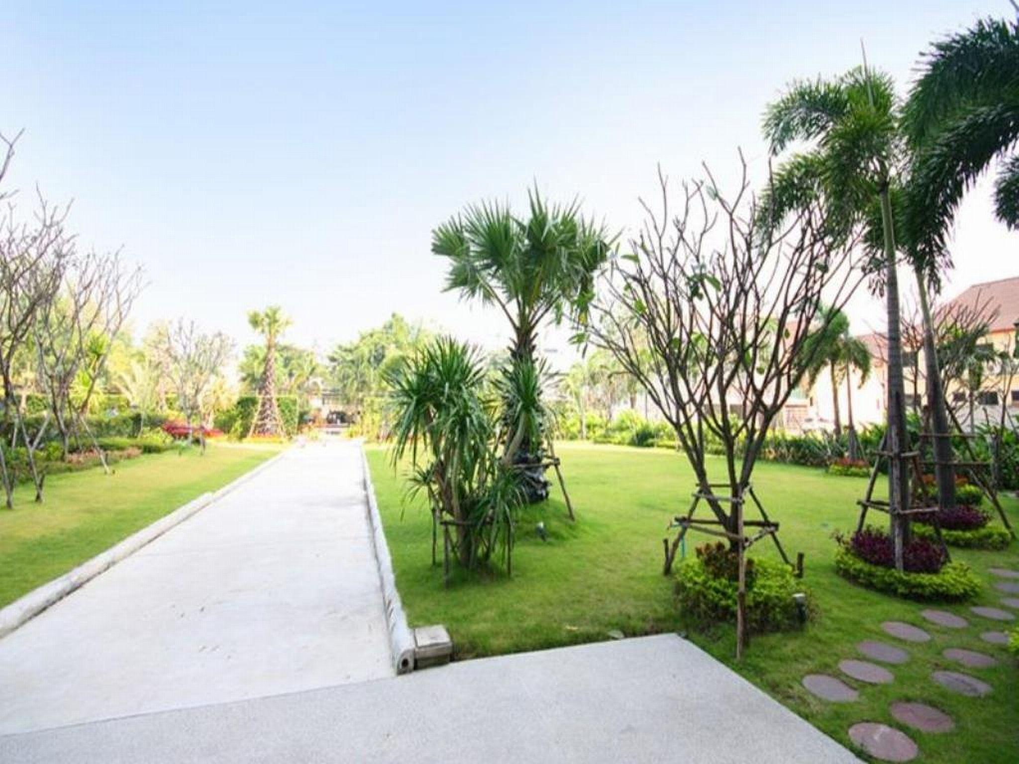 Golden Beach Cha-Am Hotel Exterior photo