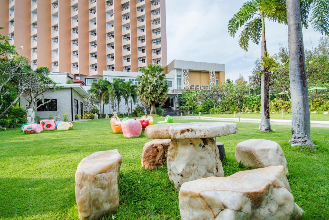 Golden Beach Cha-Am Hotel Exterior photo